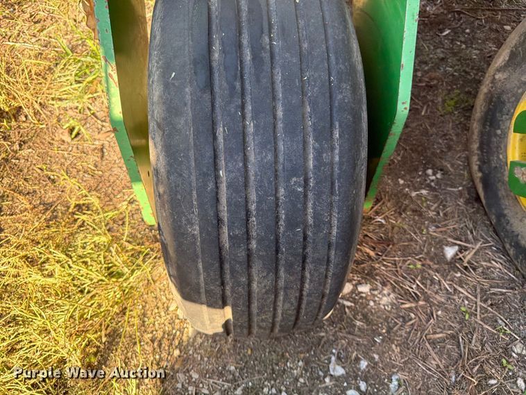 image for item FG0781 1999 John Deere 1780 MaxEmerge Plus Conservation planter