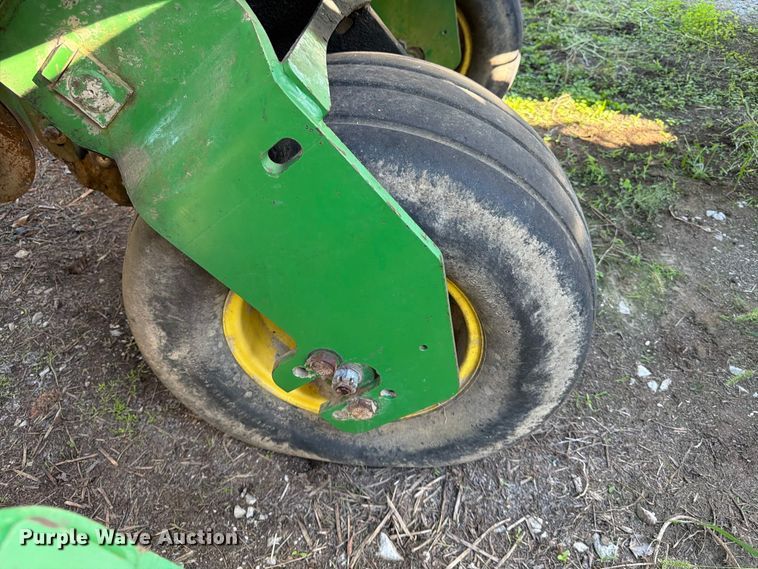 image for item FG0781 1999 John Deere 1780 MaxEmerge Plus Conservation planter