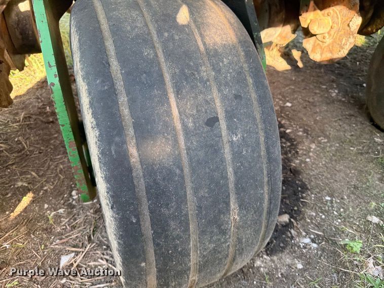 image for item FG0781 1999 John Deere 1780 MaxEmerge Plus Conservation planter