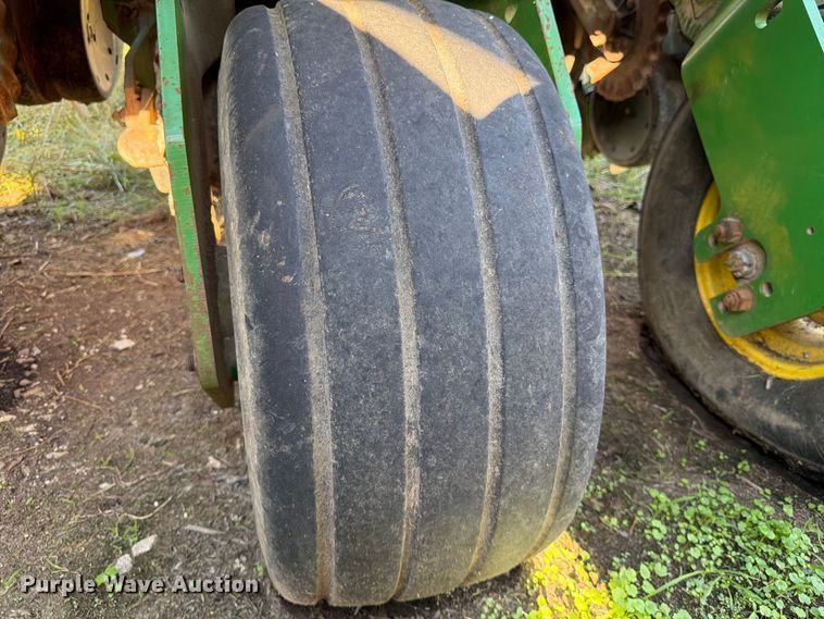 image for item FG0781 1999 John Deere 1780 MaxEmerge Plus Conservation planter