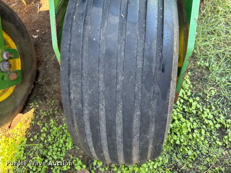 image for item FG0781 1999 John Deere 1780 MaxEmerge Plus Conservation planter