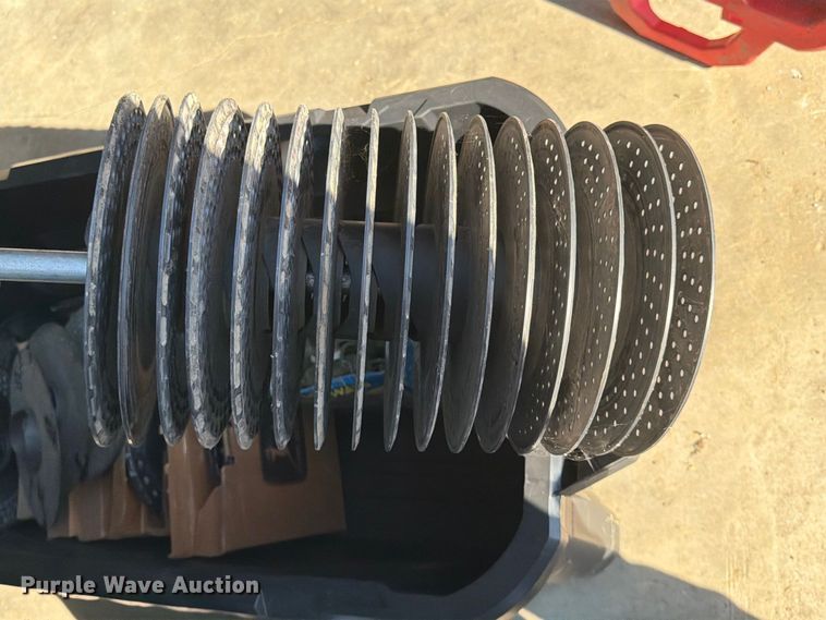 image for item FG0781 1999 John Deere 1780 MaxEmerge Plus Conservation planter
