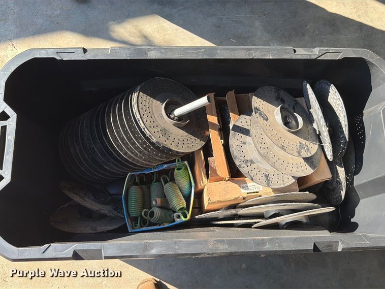 image for item FG0781 1999 John Deere 1780 MaxEmerge Plus Conservation planter