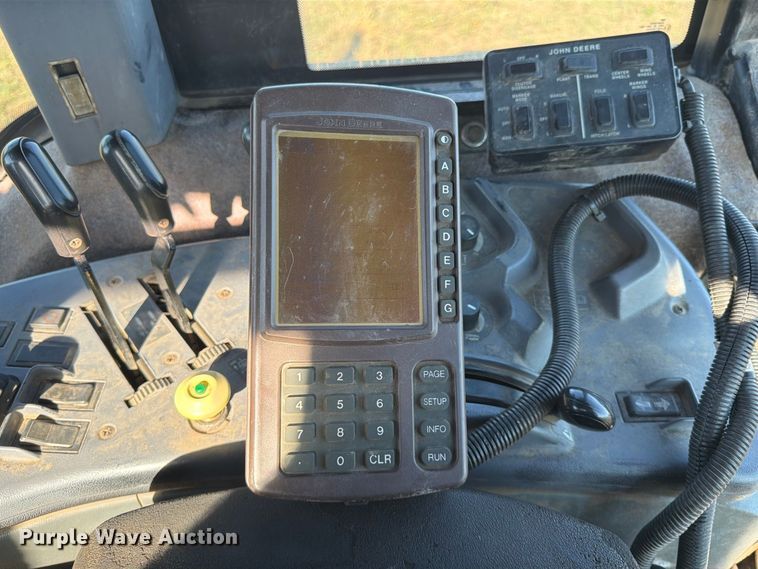 image for item FG0781 1999 John Deere 1780 MaxEmerge Plus Conservation planter