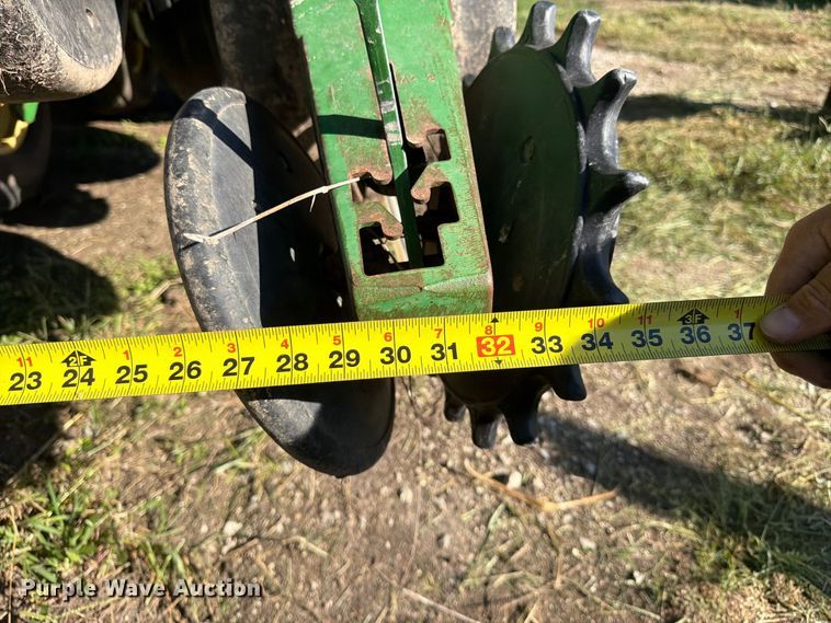 image for item FG0781 1999 John Deere 1780 MaxEmerge Plus Conservation planter