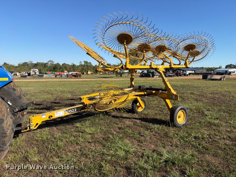image for item FK5293 Vermeer VR1022 hay rake