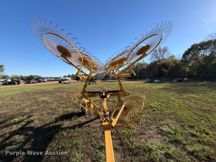 image for item FK5293 Vermeer VR1022 hay rake