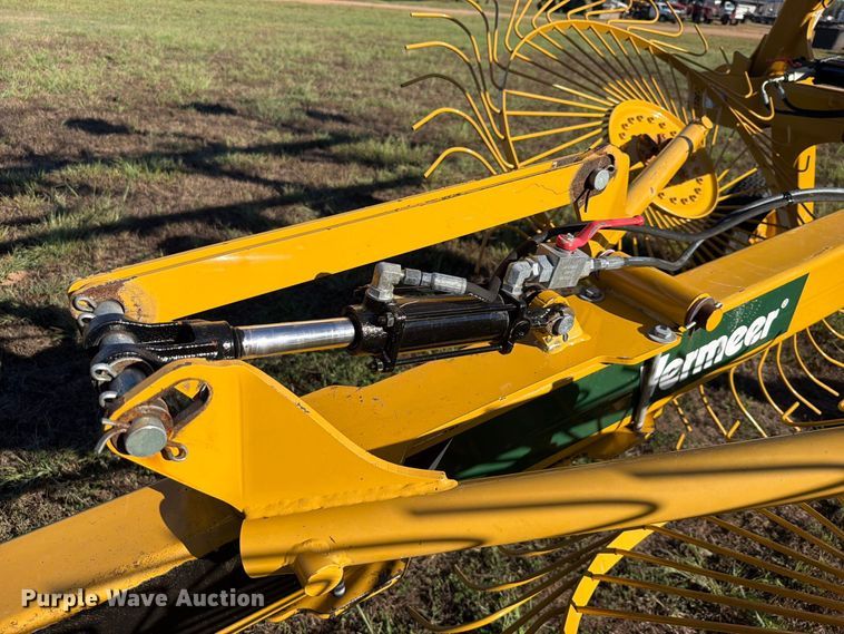 image for item FK5293 Vermeer VR1022 hay rake