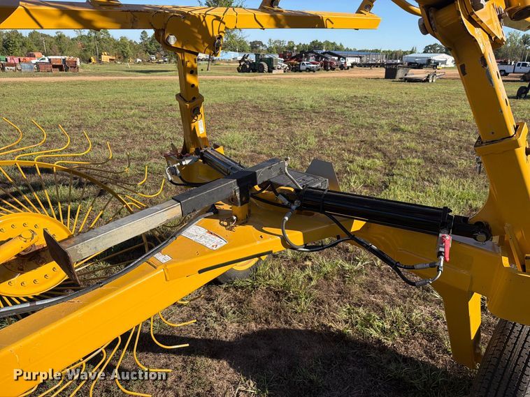 image for item FK5293 Vermeer VR1022 hay rake