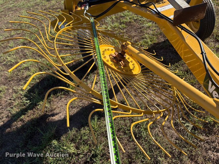 image for item FK5293 Vermeer VR1022 hay rake