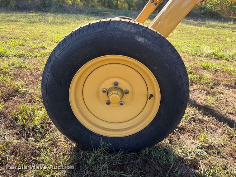 image for item FK5293 Vermeer VR1022 hay rake