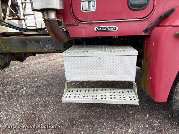 image for item FM6547 1997 Freightliner FLD120 fertilizer delivery truck
