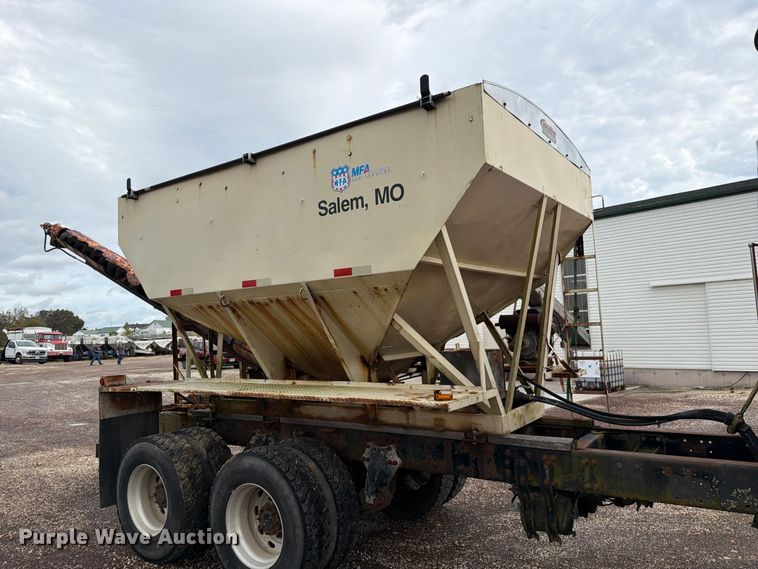 image for item FM6547 1997 Freightliner FLD120 fertilizer delivery truck