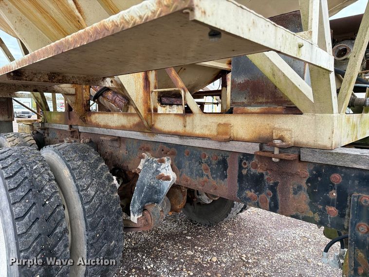 image for item FM6547 1997 Freightliner FLD120 fertilizer delivery truck