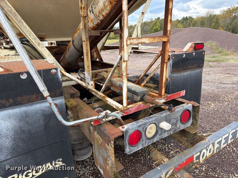 image for item FM6547 1997 Freightliner FLD120 fertilizer delivery truck