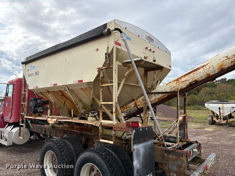 image for item FM6547 1997 Freightliner FLD120 fertilizer delivery truck