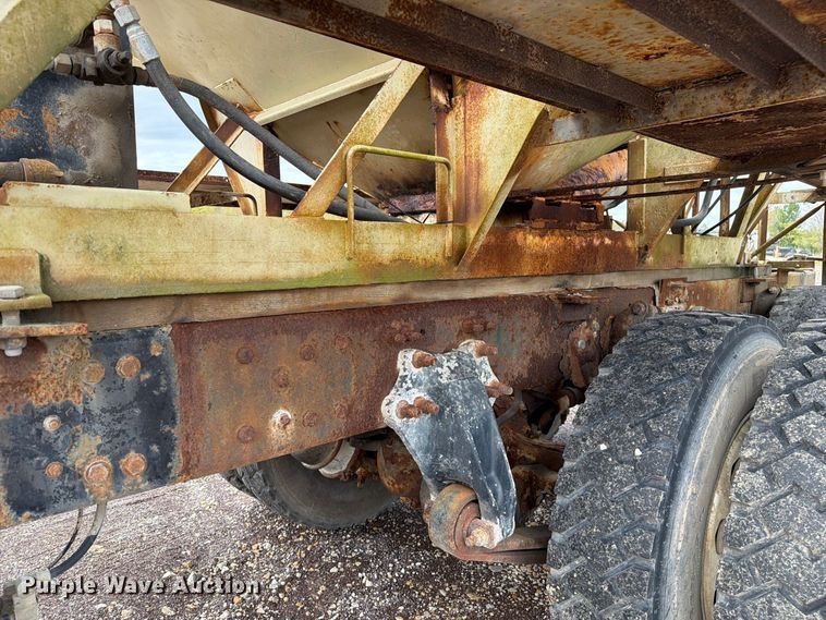 image for item FM6547 1997 Freightliner FLD120 fertilizer delivery truck