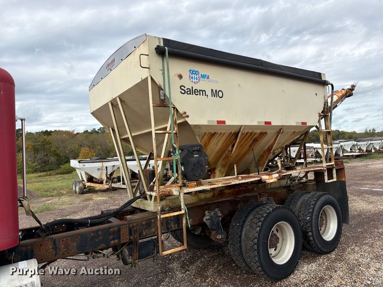 image for item FM6547 1997 Freightliner FLD120 fertilizer delivery truck