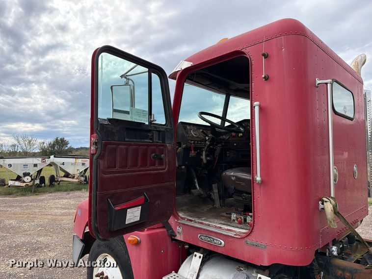 image for item FM6547 1997 Freightliner FLD120 fertilizer delivery truck