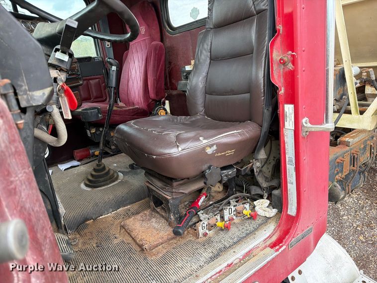 image for item FM6547 1997 Freightliner FLD120 fertilizer delivery truck