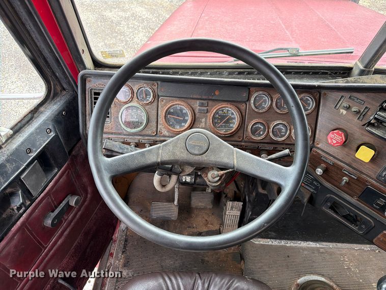 image for item FM6547 1997 Freightliner FLD120 fertilizer delivery truck