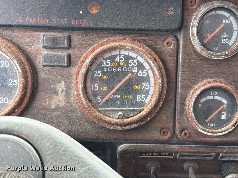 image for item FM6547 1997 Freightliner FLD120 fertilizer delivery truck