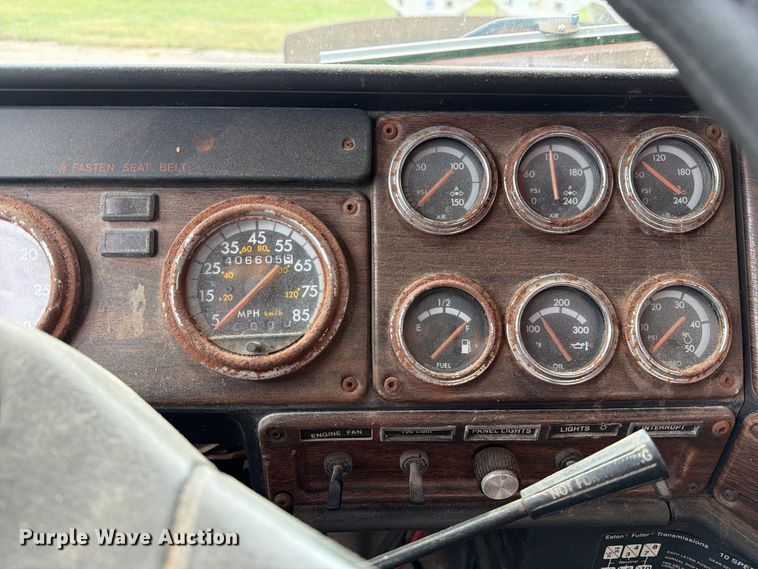 image for item FM6547 1997 Freightliner FLD120 fertilizer delivery truck