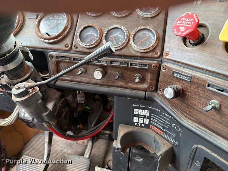 image for item FM6547 1997 Freightliner FLD120 fertilizer delivery truck