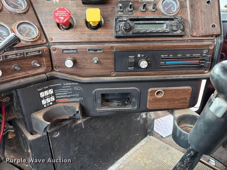 image for item FM6547 1997 Freightliner FLD120 fertilizer delivery truck