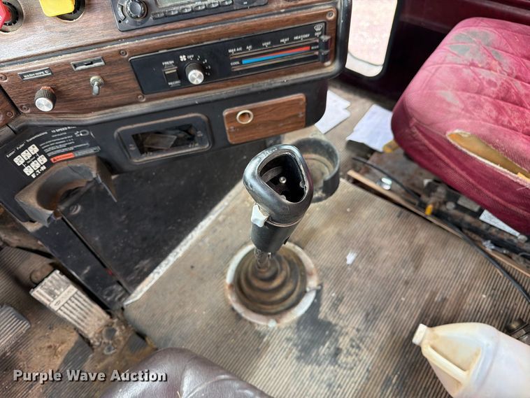 image for item FM6547 1997 Freightliner FLD120 fertilizer delivery truck