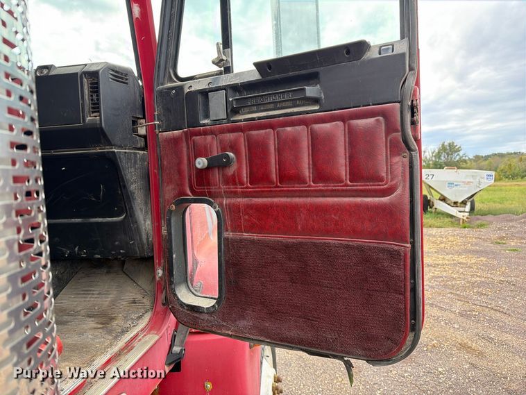 image for item FM6547 1997 Freightliner FLD120 fertilizer delivery truck