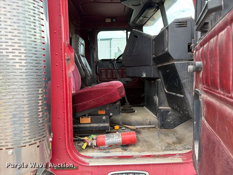 image for item FM6547 1997 Freightliner FLD120 fertilizer delivery truck