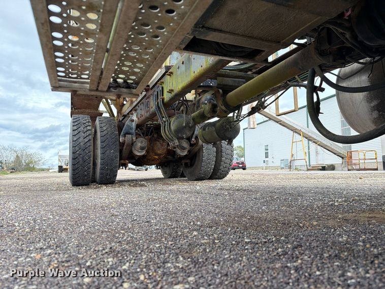 image for item FM6547 1997 Freightliner FLD120 fertilizer delivery truck
