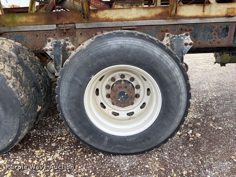 image for item FM6547 1997 Freightliner FLD120 fertilizer delivery truck