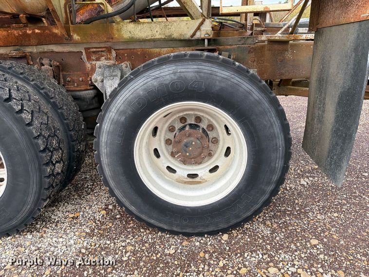 image for item FM6547 1997 Freightliner FLD120 fertilizer delivery truck