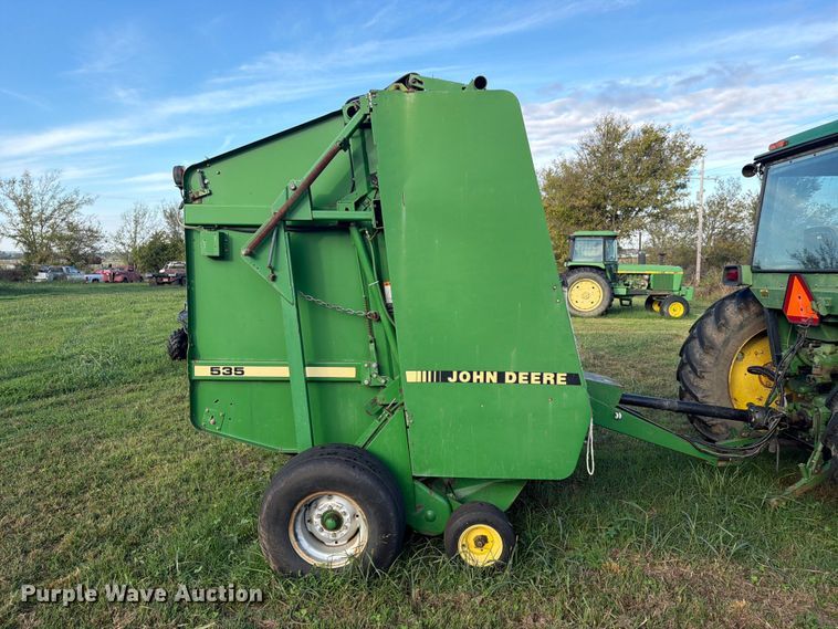 image for item FN2677 1995 John Deere 535 round baler