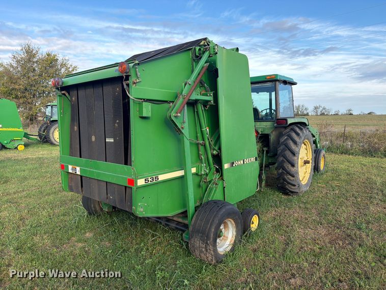 image for item FN2677 1995 John Deere 535 round baler