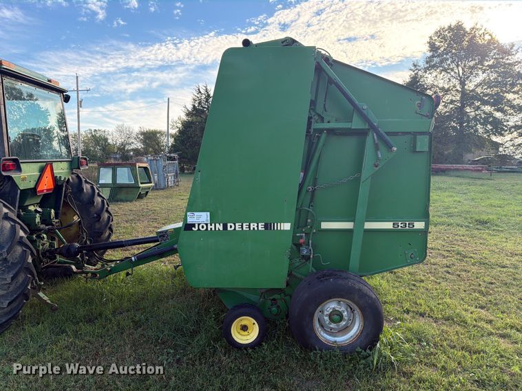 image for item FN2677 1995 John Deere 535 round baler