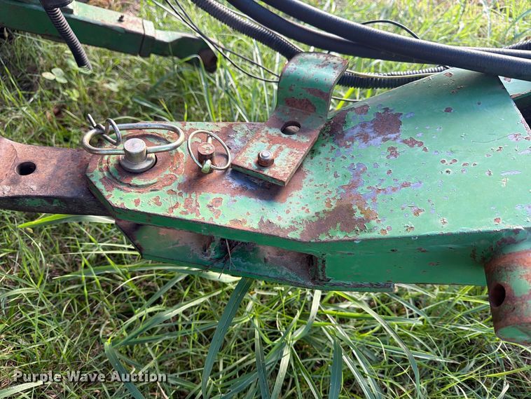 image for item FN2677 1995 John Deere 535 round baler
