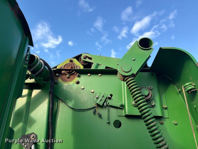 image for item FN2677 1995 John Deere 535 round baler
