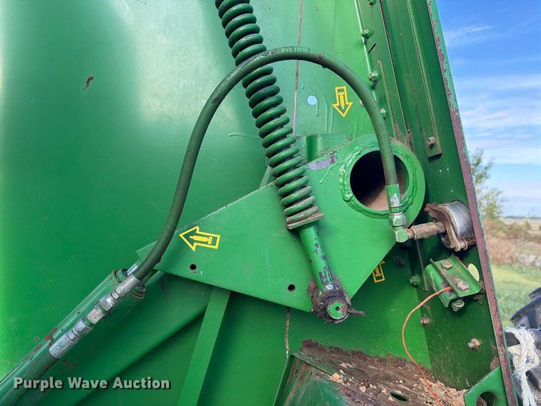image for item FN2677 1995 John Deere 535 round baler