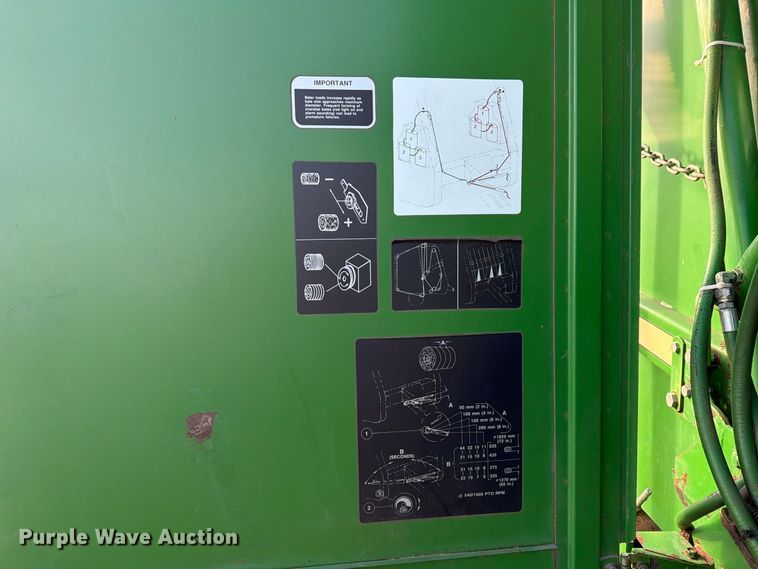 image for item FN2677 1995 John Deere 535 round baler