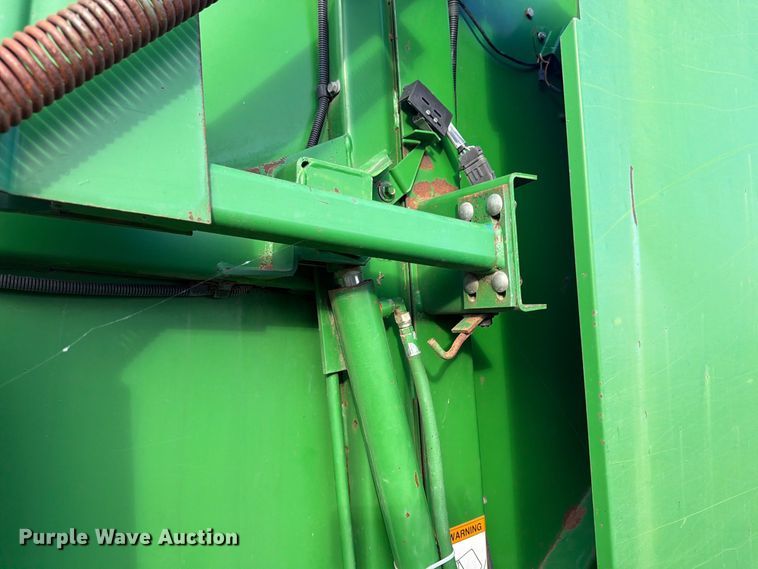 image for item FN2677 1995 John Deere 535 round baler