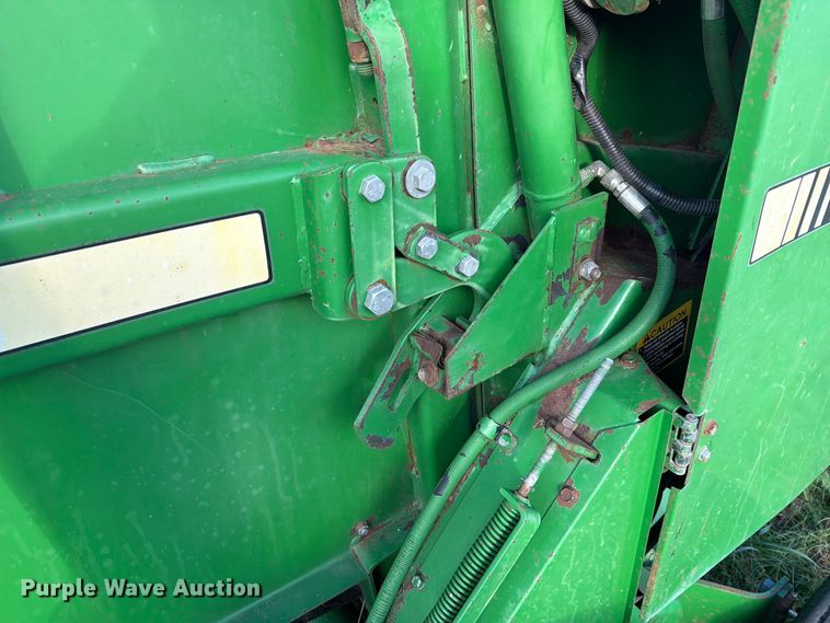 image for item FN2677 1995 John Deere 535 round baler