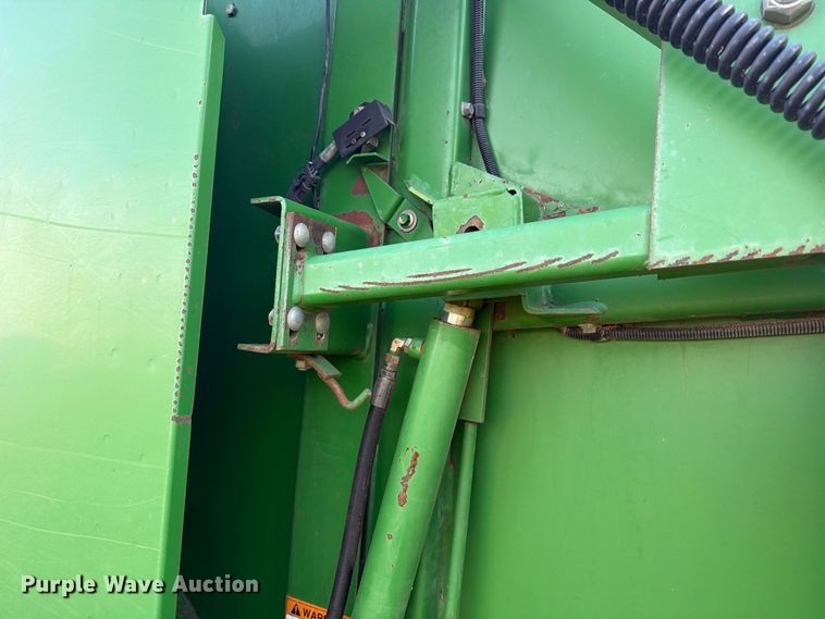 image for item FN2677 1995 John Deere 535 round baler