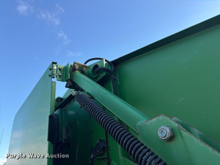 image for item FN2677 1995 John Deere 535 round baler