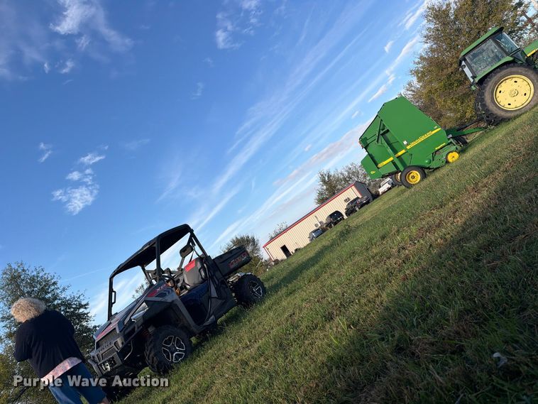 image for item FN2677 1995 John Deere 535 round baler