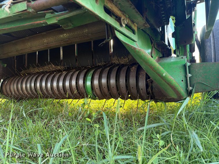 image for item FN2677 1995 John Deere 535 round baler