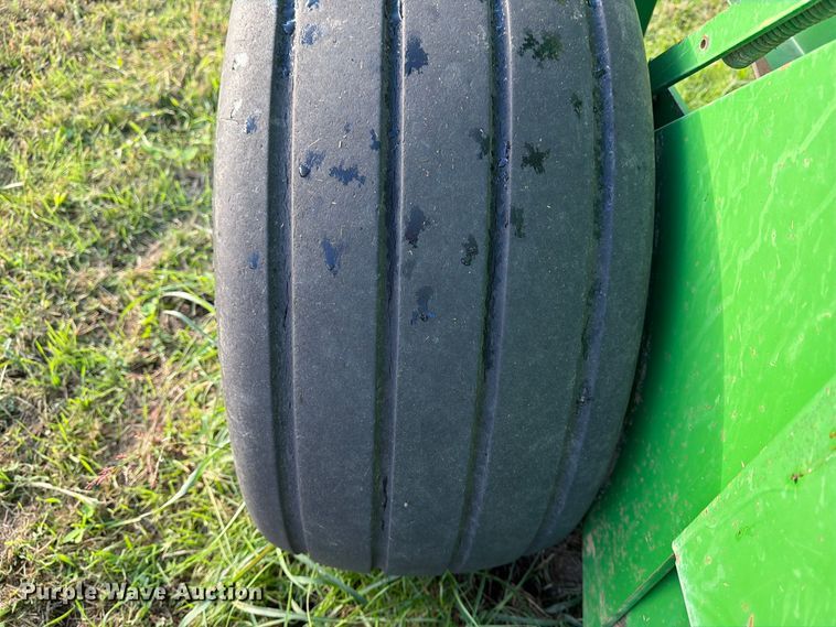 image for item FN2677 1995 John Deere 535 round baler