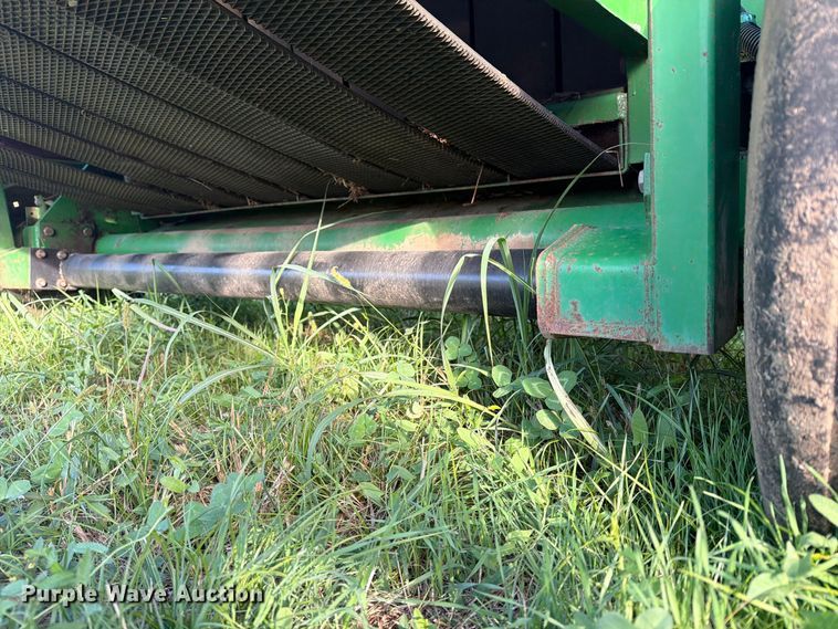 image for item FN2677 1995 John Deere 535 round baler